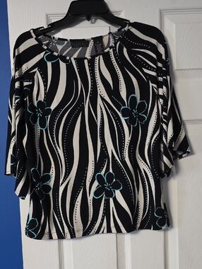 LADIES BLACK, WHITE & TEAL COLORED TOP